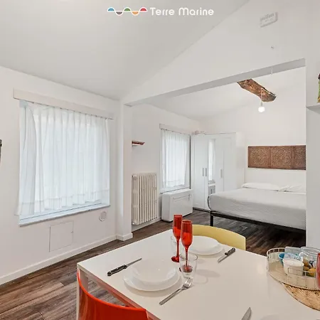 Maestrale 11, Terre Marine