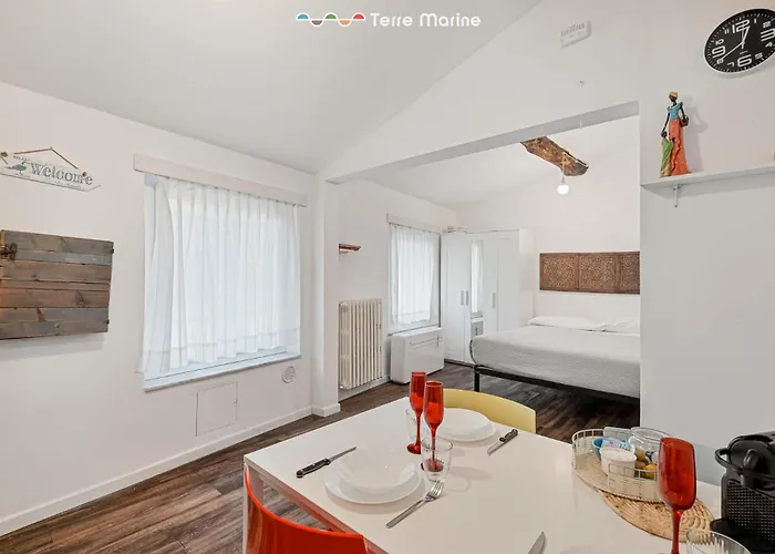 Maestrale 11, Terre Marine