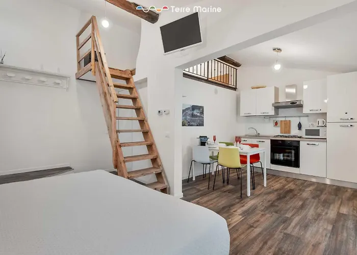 Maestrale 11, Terre Marine